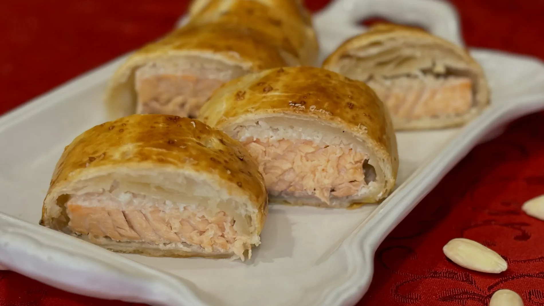 SALMONE CON MANDORLE IN CROSTA DI SFOGLIA